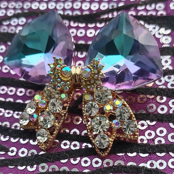 Iridescent Crystal Bowknot Brooch - Picture 7 of 15